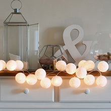 Load image into Gallery viewer, Guirlande lumineuse boules coton LED USB - Veilleuse bébé 2h - Adaptateur secteur double USB 2A inclus - 3 intensités - 20 boules 3m