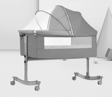 Load image into Gallery viewer, Berceau Bébé Lit bébé Lit cododo pour bébé 4 en 1 Berceau bébé Pliable Hauteur et Pieds réglables, Avec Matelas, 4 Roulettes Pivotantes, Sac de rangement, Cadeau pour nouveau-né 0-2 ans

