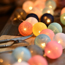 Load image into Gallery viewer, Guirlande lumineuse boules coton LED USB - Veilleuse bébé 2h - Adaptateur secteur double USB 2A inclus - 3 intensités - 20 boules 3m

