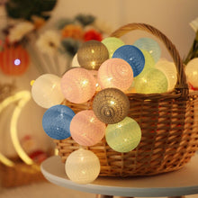 Load image into Gallery viewer, Guirlande lumineuse boules coton LED USB - Veilleuse bébé 2h - Adaptateur secteur double USB 2A inclus - 3 intensités - 20 boules 3m
